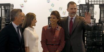 GRA120. MADRID, 23/02/2017.- Los reyes Felipe y Letizia, acompau00f1ados por el presidente argentino, Mauricio Macri (i), y su esposa, Juliana Awada (2d), durante la inauguraciu00f3n de la 36u00aa ediciu00f3n de la Feria Internacional de Arte Contemporu00e1neo (ARCO), en la