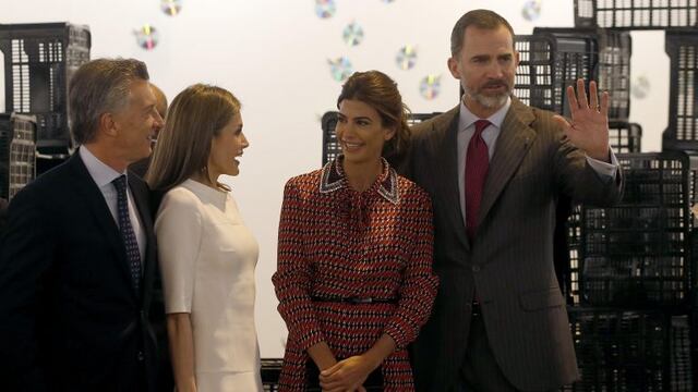 GRA120. MADRID, 23/02/2017.- Los reyes Felipe y Letizia, acompau00f1ados por el presidente argentino, Mauricio Macri (i), y su esposa, Juliana Awada (2d), durante la inauguraciu00f3n de la 36u00aa ediciu00f3n de la Feria Internacional de Arte Contemporu00e1neo (ARCO), en la