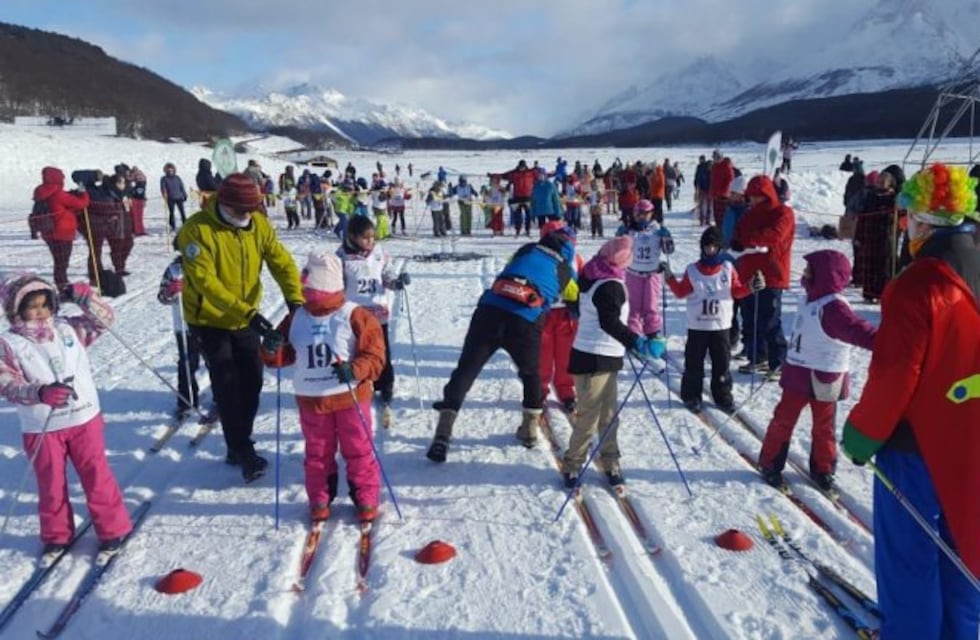 Gobierno firmó un convenio con el Club Andino Ushuaia para el desarrollo deportivo regional