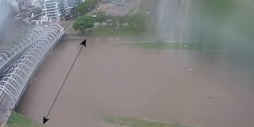 Impresionante creciente del Río Suquía por la tormenta ocurrida en Córdoba este viernes\u002E