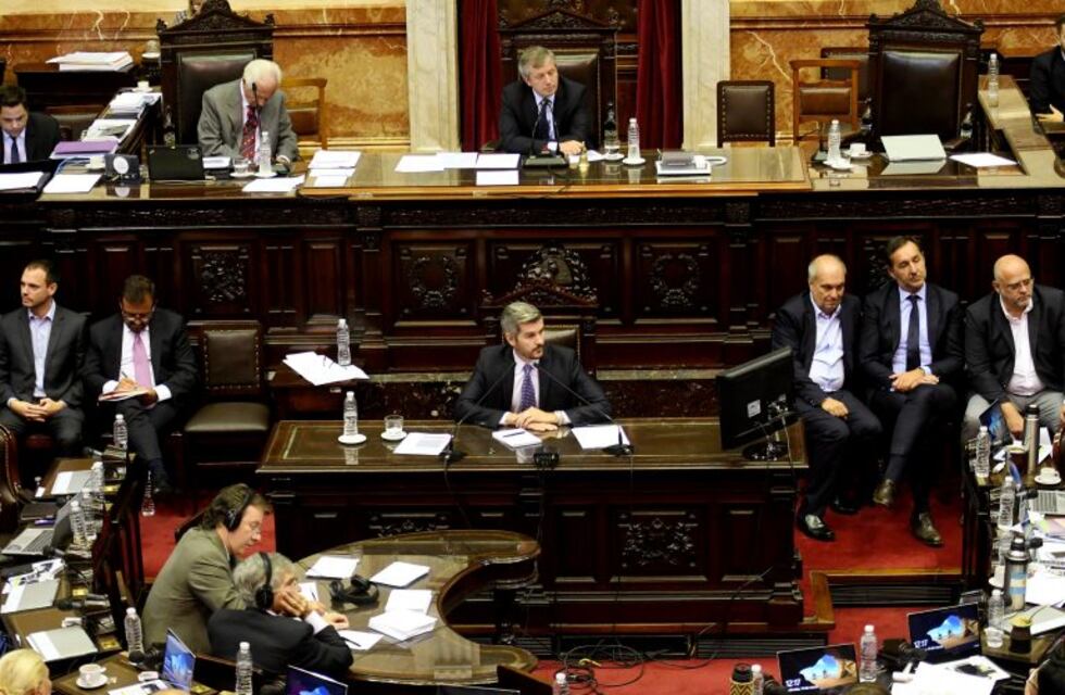 Marcos Peña ratificó a Caputo, pero dijo que irá al Congreso a explicar las offshore