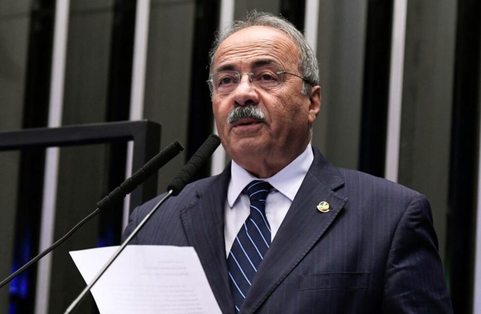 Escándalo en Brasil: un senador escondió 30.000 reales entre sus nalgas durante un allanamiento