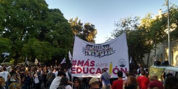 movilización docentes suplentes SUTE