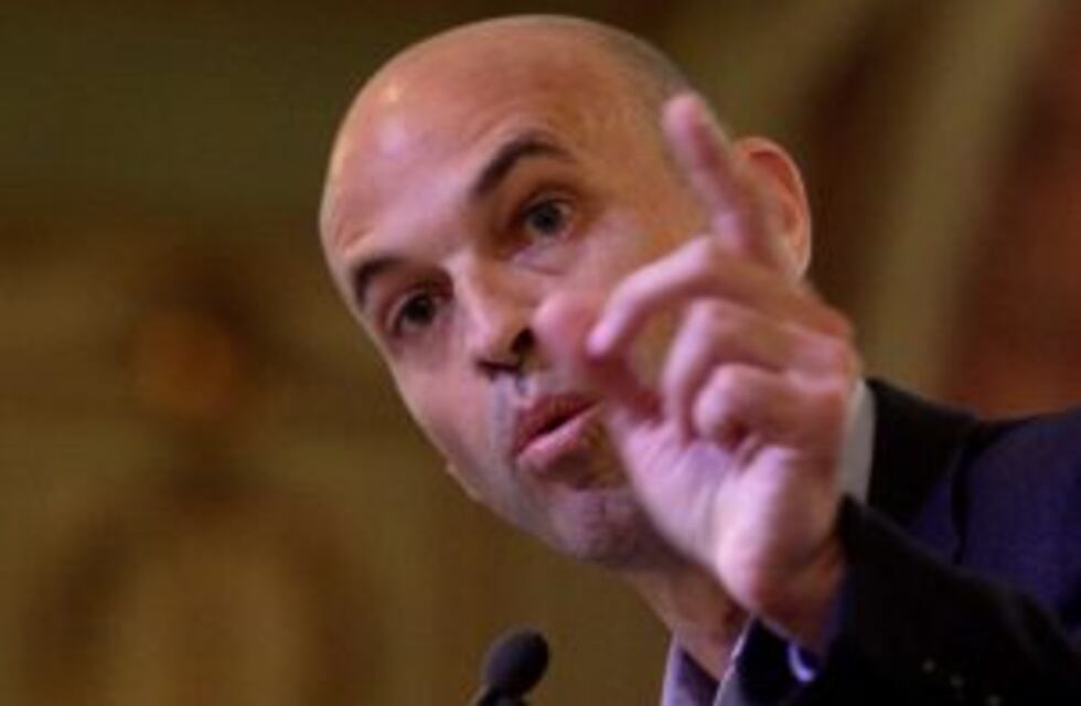 Dietrich aseguró que no impulsarán una política de cielos abiertos en la audiencia por las aerolíneas low-cost