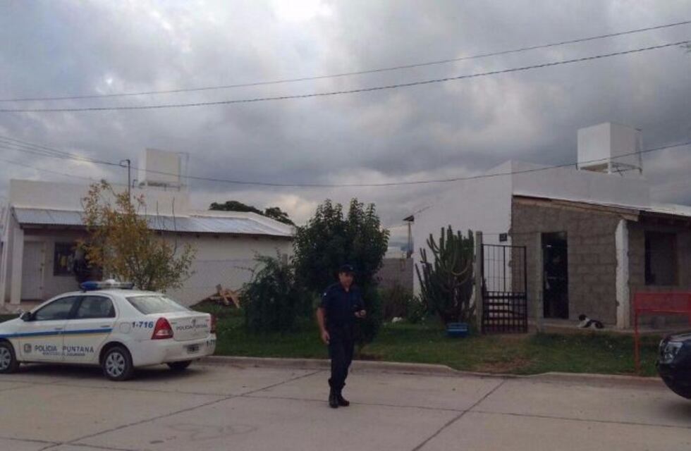 La policía busca huellas en la casa de la joven desaparecida el domingo