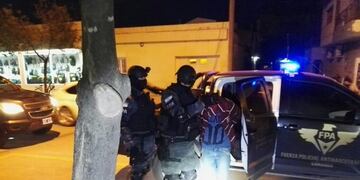 Los delincuentes aprehendidos vendían droga frente a un jardín de infantes\u002E