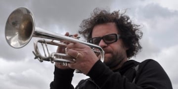 El trompetista Gillespi, el lujo de la noche del domingo\u002E