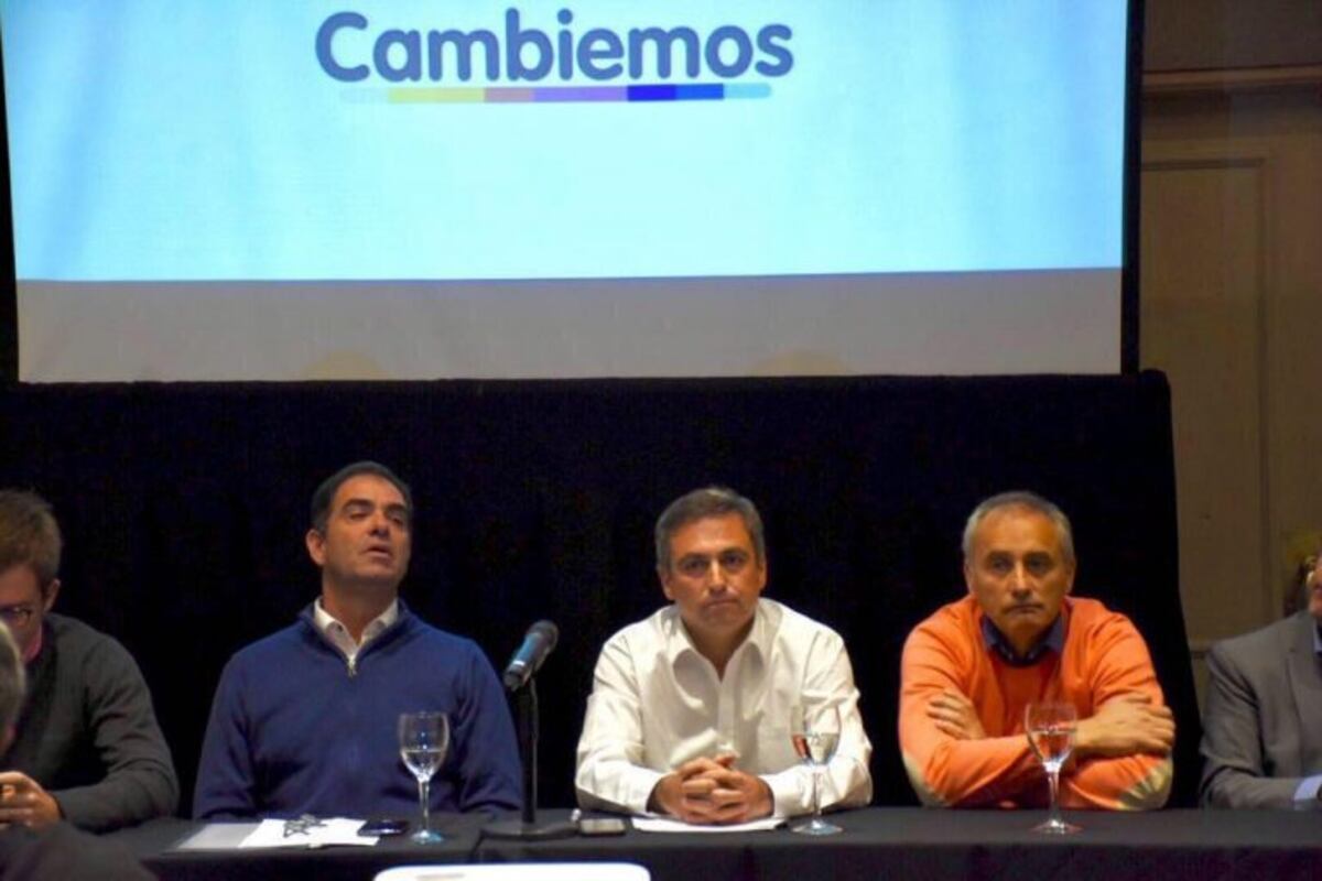 Los intendentes de Cambiemos, incluido Mestre, presentaron la demanda contra la Provincia\u002E
