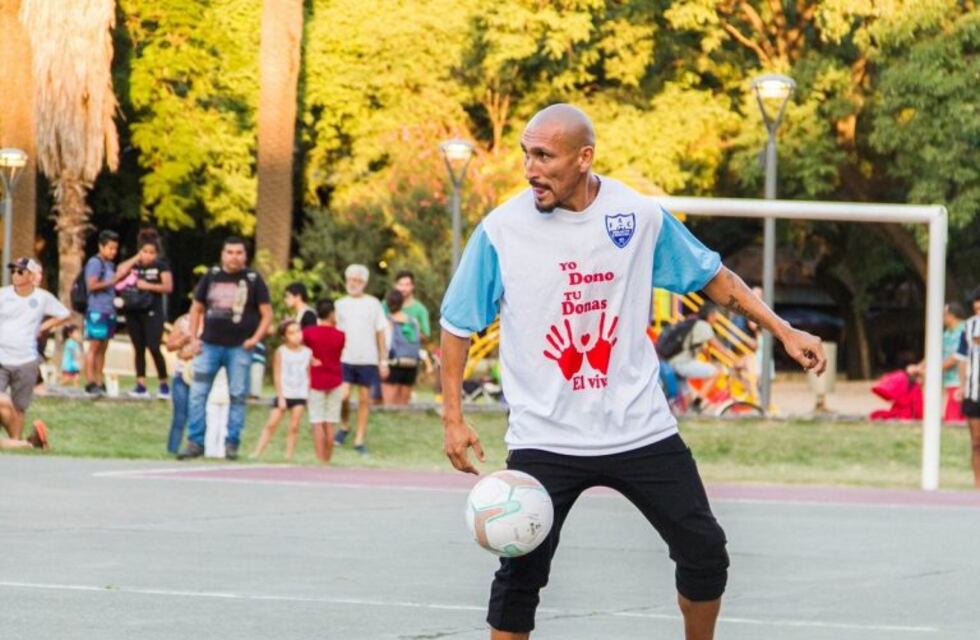 El Cholo volvió a ponerse los cortos... en un partido solidario