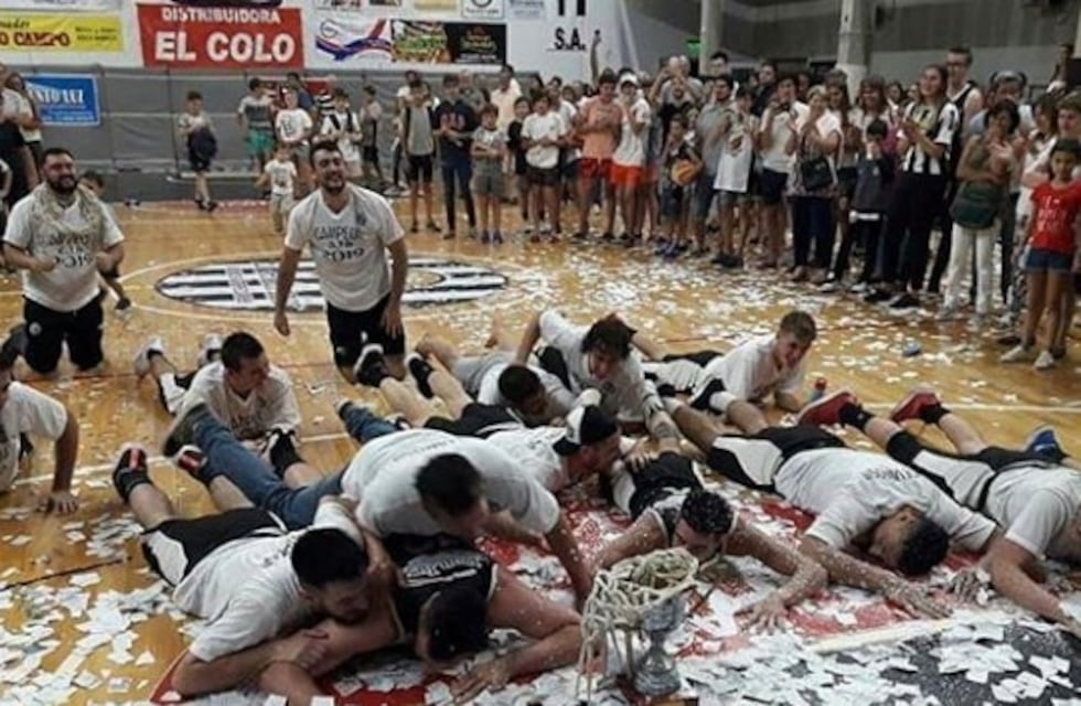 Oficial de Básquet: Blanco y Negro campeón