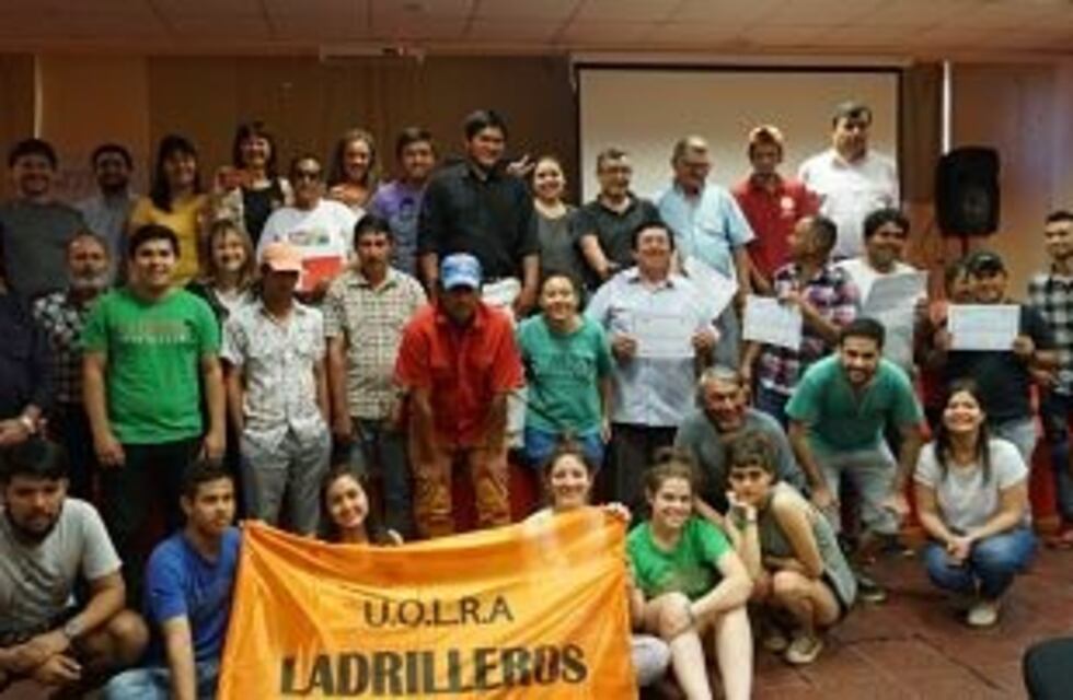 Oleros de Misiones en histórica capacitación en la Universidad
