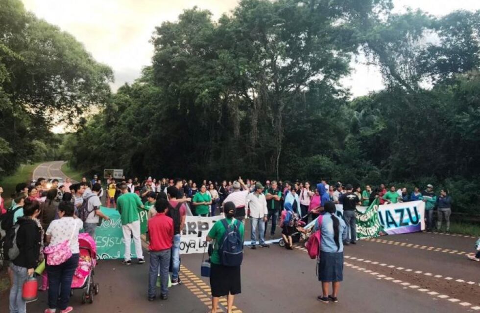 Iguazú bloqueada por manifestantes que cortan el ingreso al Parque Nacional