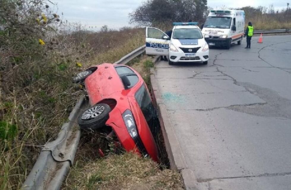 Perdió el control del auto y terminó dentro de una zanja en la subida al Grand Bourg