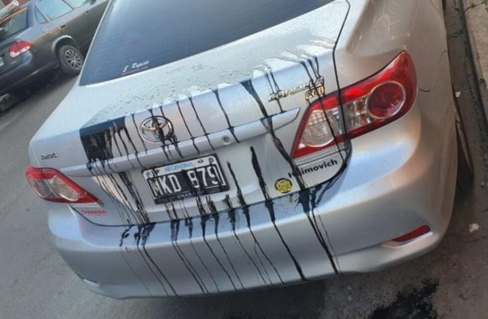 Atacaron con pintura el auto de un concejal de "Juntos por el Cambio"