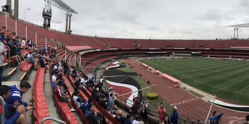 Los hinchas de Talleres ya están alentando en el estadio Morumbí de San Pablo\u002E