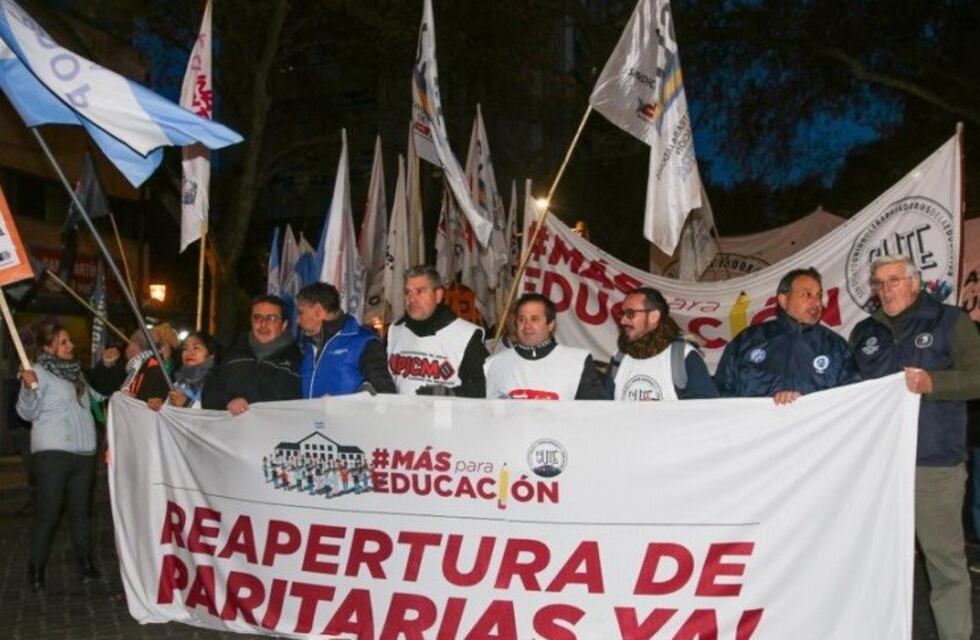 Gremios marcharon por la reapertura de paritarias