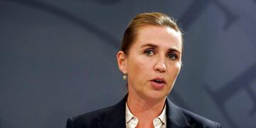 La historia de cinco animales que provocaron un ataque de risa a la primera ministra de Dinamarca en plena sesión de Congreso