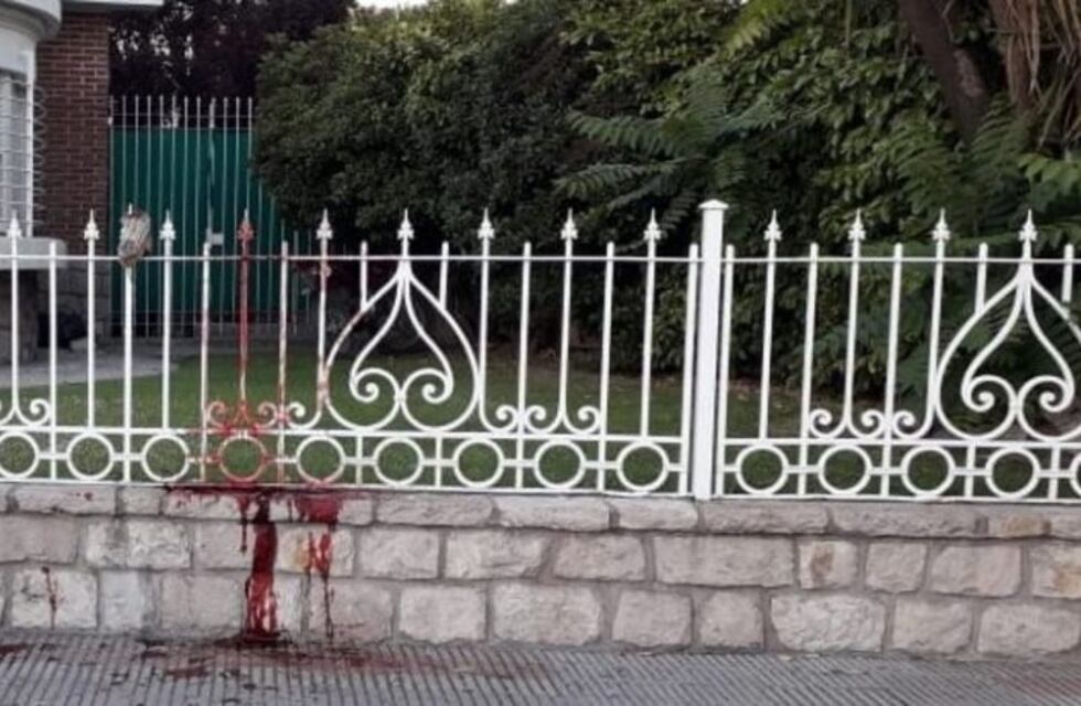 Muere tras clavarse la pierna con una reja al escapar de un supuesto robo