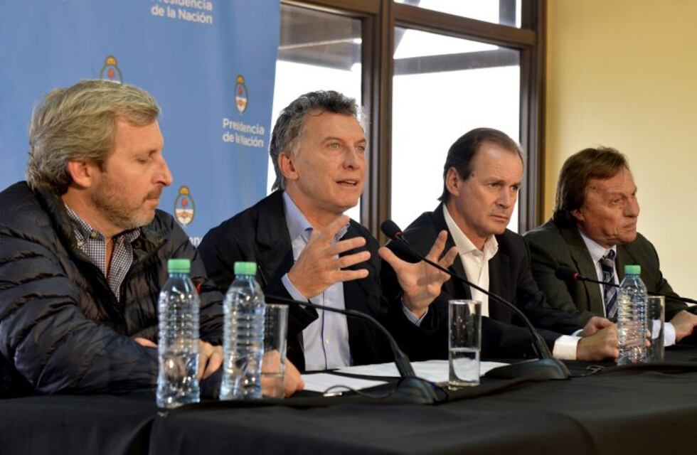 Macri anunció la construcción de un aeropuerto único entre Santa Fe y Paraná