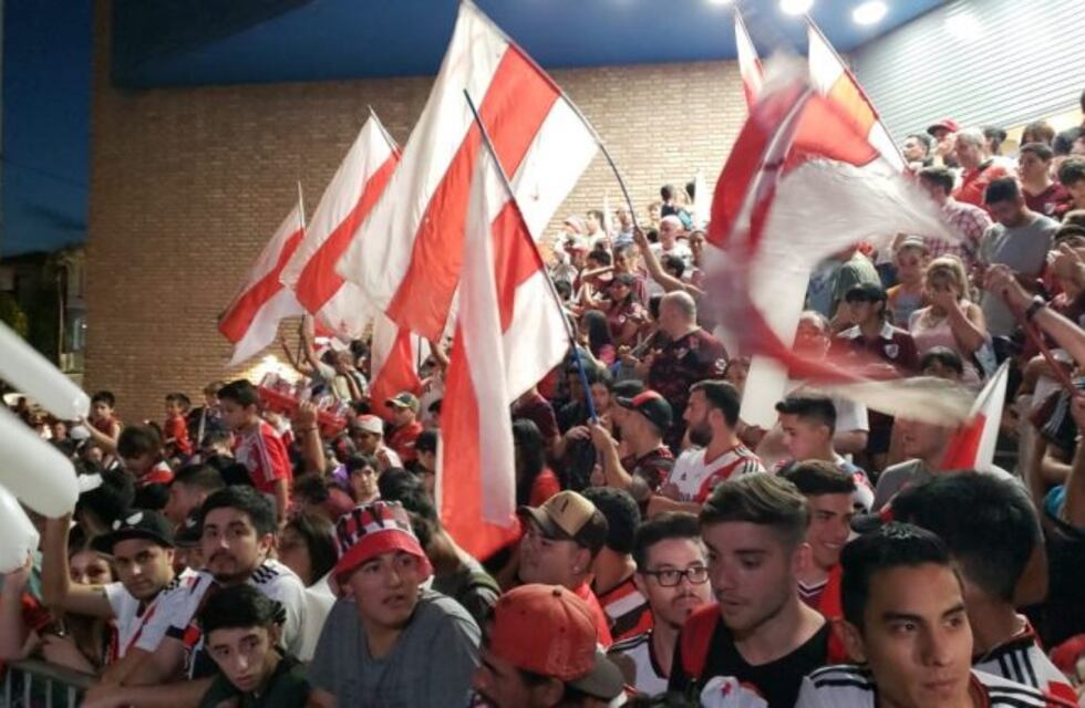 Un recibimiento Millonario en Córdoba para el plantel de River