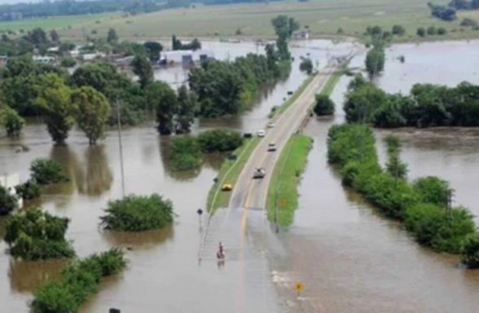 Continúa bajando el río en Concordia y limpian los sectores afectados