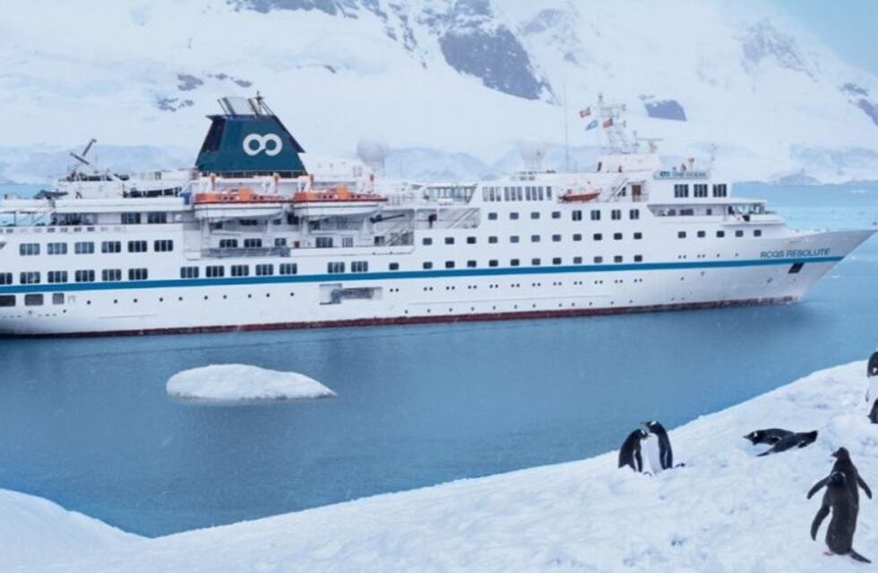 Cientos de pasajeros de un crucero de lujo quedaron varados en el puerto de Buenos Aires por una deuda millonaria