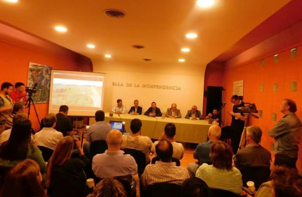 Adriana Nazario en contra del Camino Costero de Ansenuza