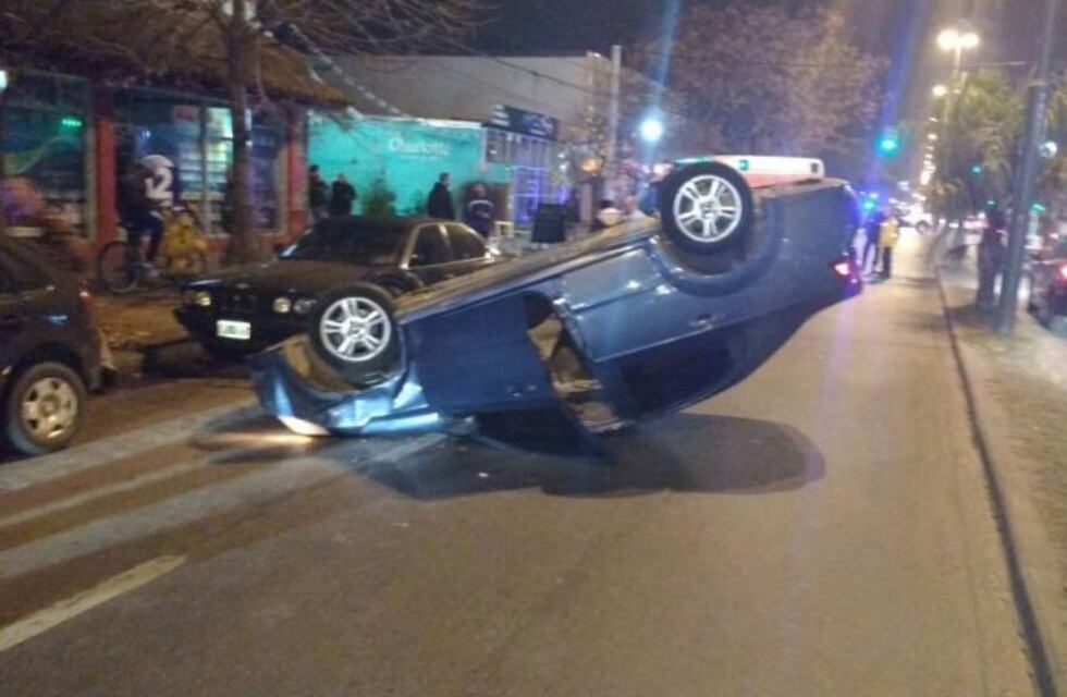 Un hombre de 61 años fue internado luego de volcar con su automóvil en Fisherton