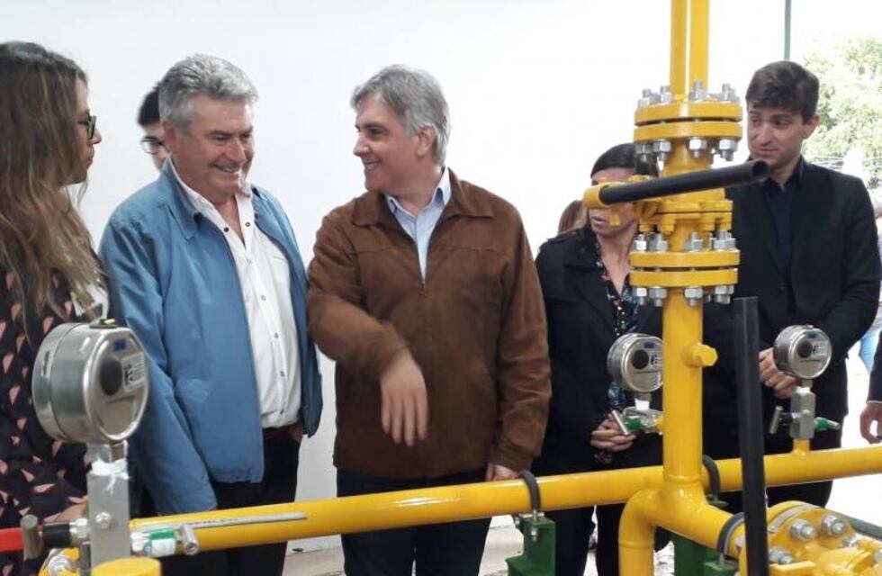 Martín Llaryora inauguró ramales de la red troncal de Gas Natural