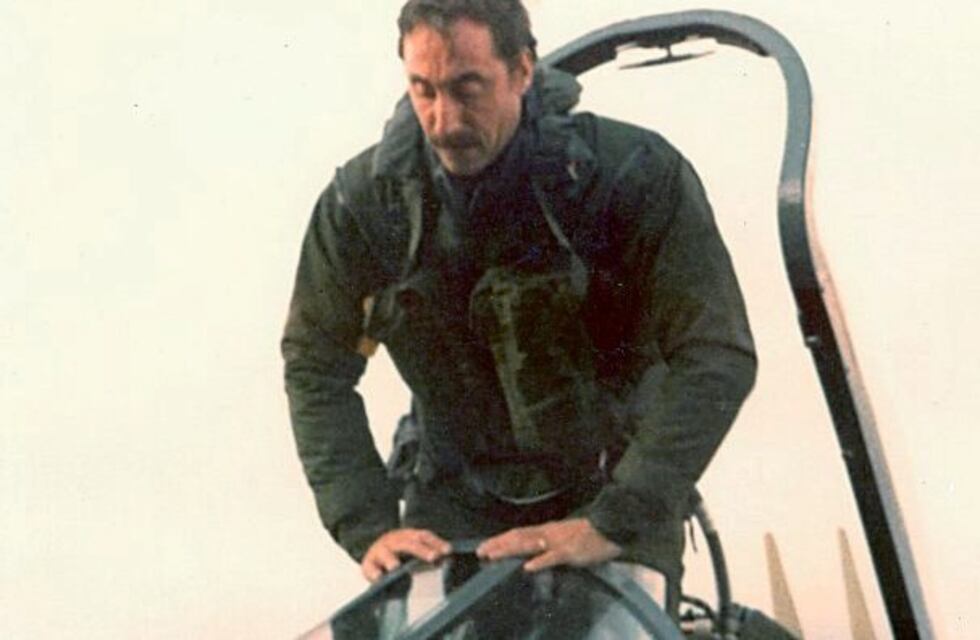 Proponen homenaje al piloto que hundió al Sheffield en la Guerra de Malvinas