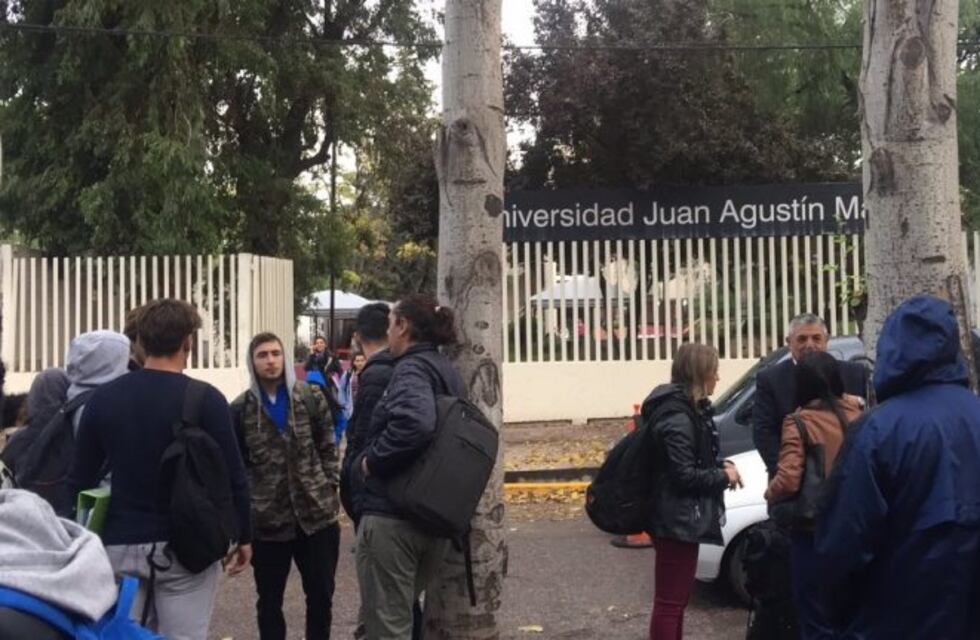 Suspendieron las clases en la Universidad Maza por una fuga de gas