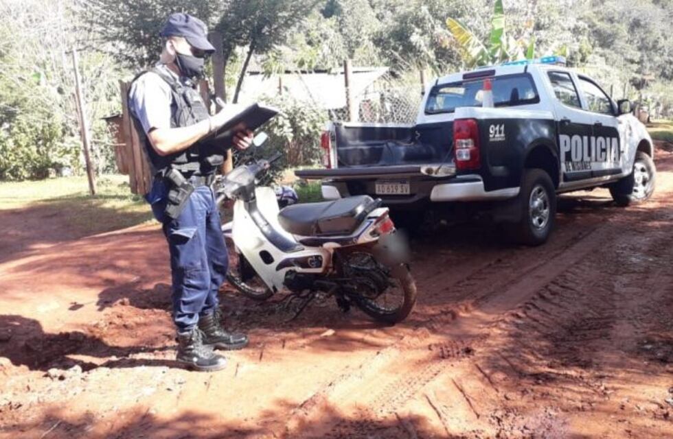 La policía recuperó una motocicleta robada y busca al autor del hecho