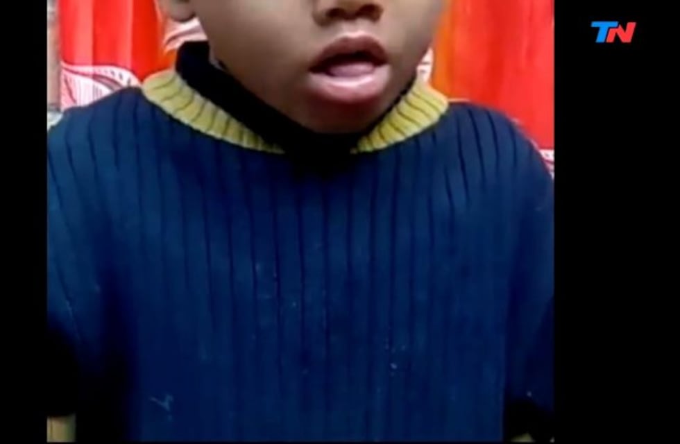 Se tragó un silbato y lo filmaron tosiendo con ruidos extraños