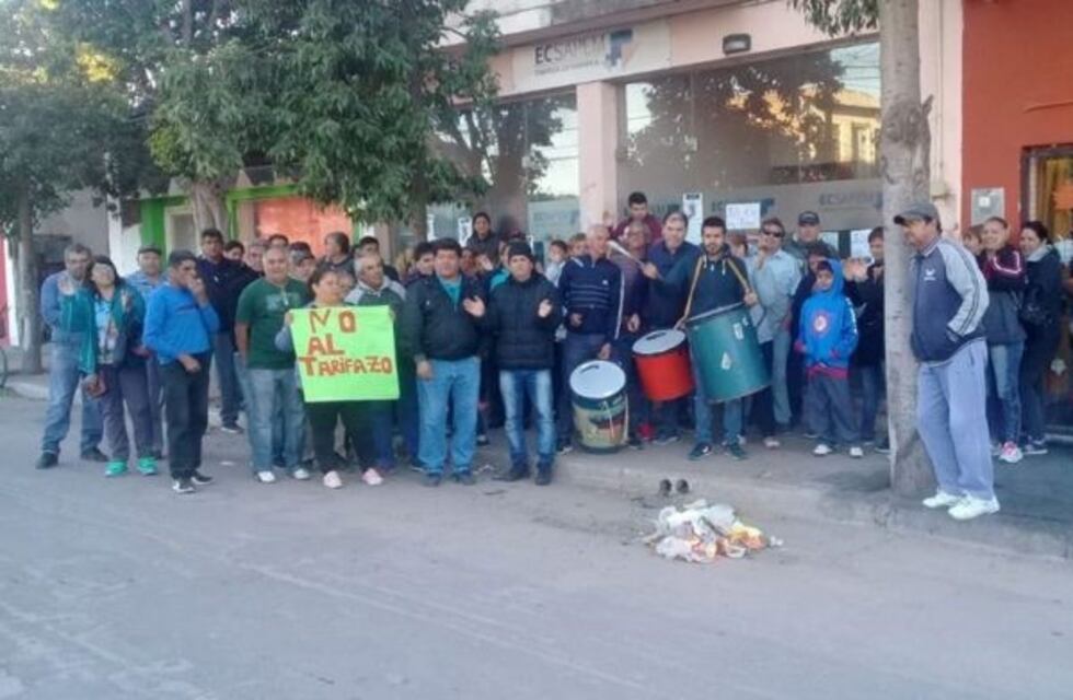 Recreo: vecinos impidieron el ingreso a empleados de Ec Sapem
