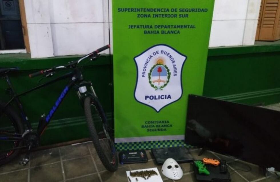 Escapó antes de ser capturado tras un allanamiento en su casa