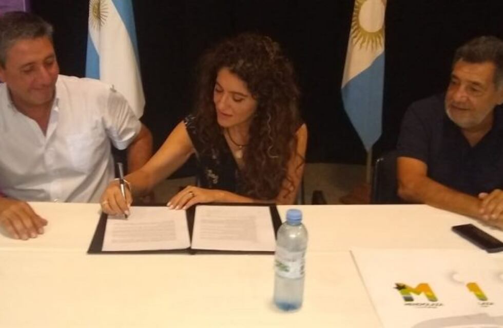 Mendiolaza: firma del convenio por la creación del Punto de la Mujer