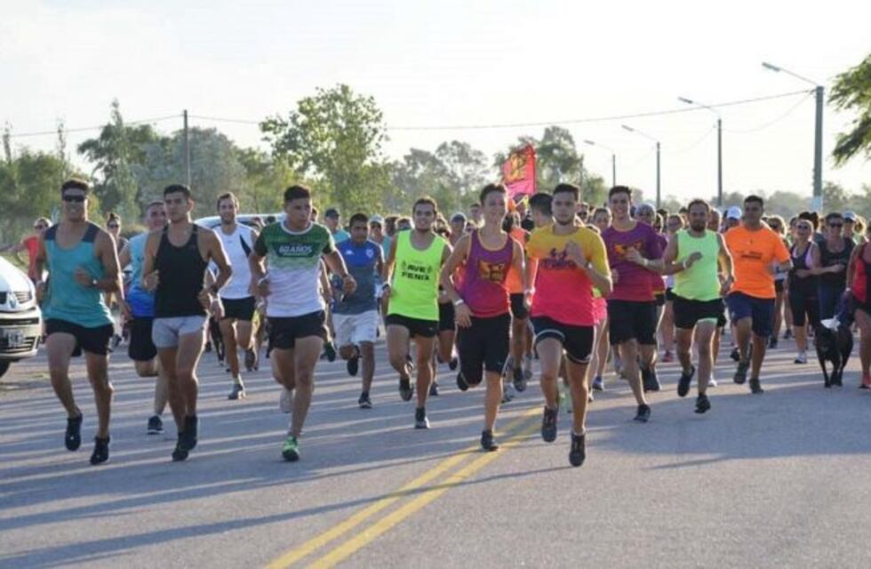 Se realizó una correcaminata solidaria para colaborar con el tratamiento de Guido Pittana