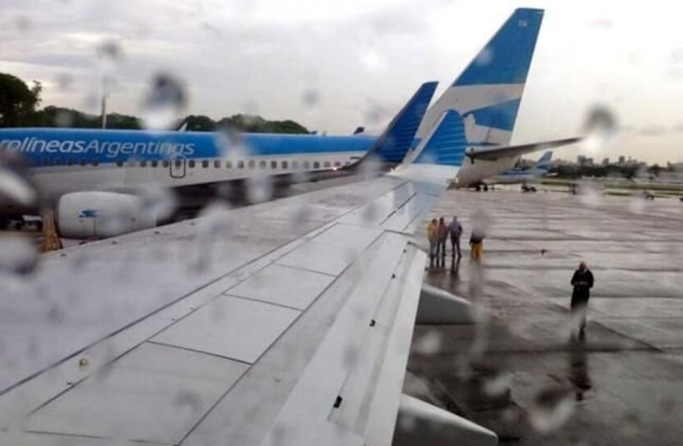 Al menos 10 vuelos demorados en Aeroparque por la tormenta