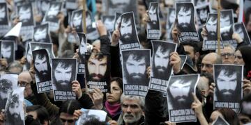 Miles de personas se concentraron en Plaza de Mayo para reclamar la aparición de Santiago Maldonado\u002E