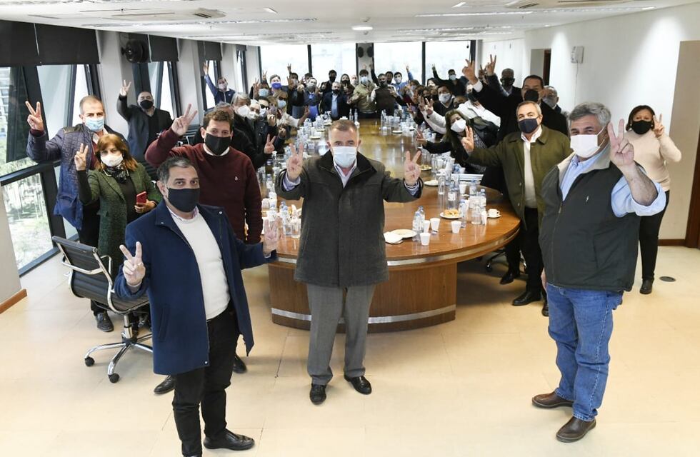 Jaldo participó en una reunión de camaradería con dirigentes de San Miguel de Tucumán