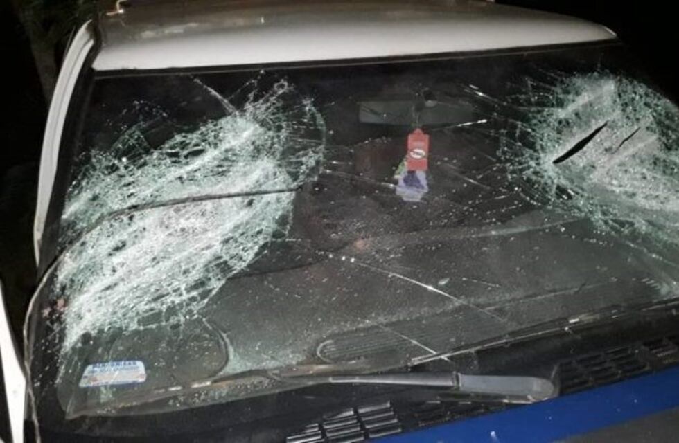 Furia total: abrieron fuego contra efectivos de la Policía y destrozaron un móvil