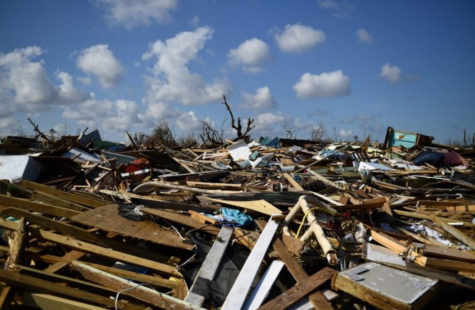 Por la cantidad de víctimas fatales en Bahamas comienzan a embalsamar los cuerpos