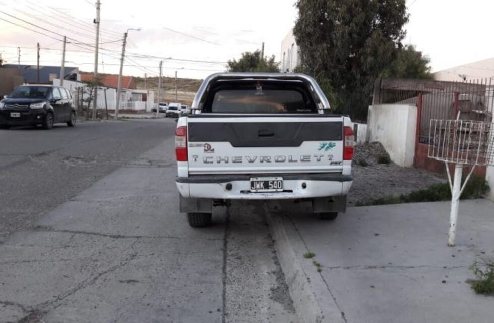 Secuestran camioneta con pedido desde el año pasado y un arma de fuego