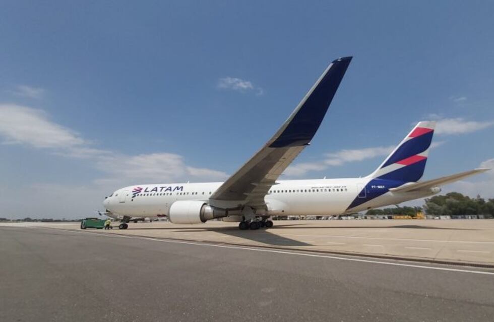 Consideran el vuelo de Córdoba a Malvinas "de cabotaje" y no lo alcanza el impuesto del 30%