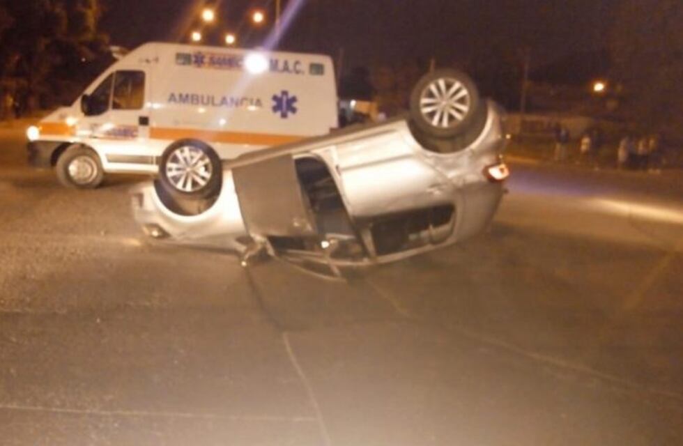 Salteño manejaba ebrio y volcó en avenida Delgadillo
