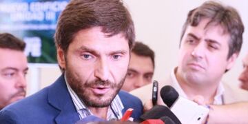 El ministro de Seguridad, Maximiliano Pullaro, anunció el traslado de la Unidad 3 de Riccheri y Zeballos al nuevo complejo penitenciario\u002E (@maxipullaro)