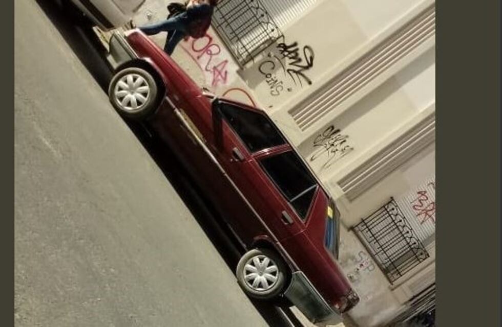 Le robaron el auto en pleno centro platense y lo busca a través de las redes sociales
