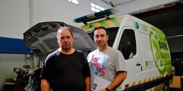 Un mecánico marplatense reparó gratis una ambulancia del SAME (Foto: Twitter Fernando Muro @FernandoMuroOK)