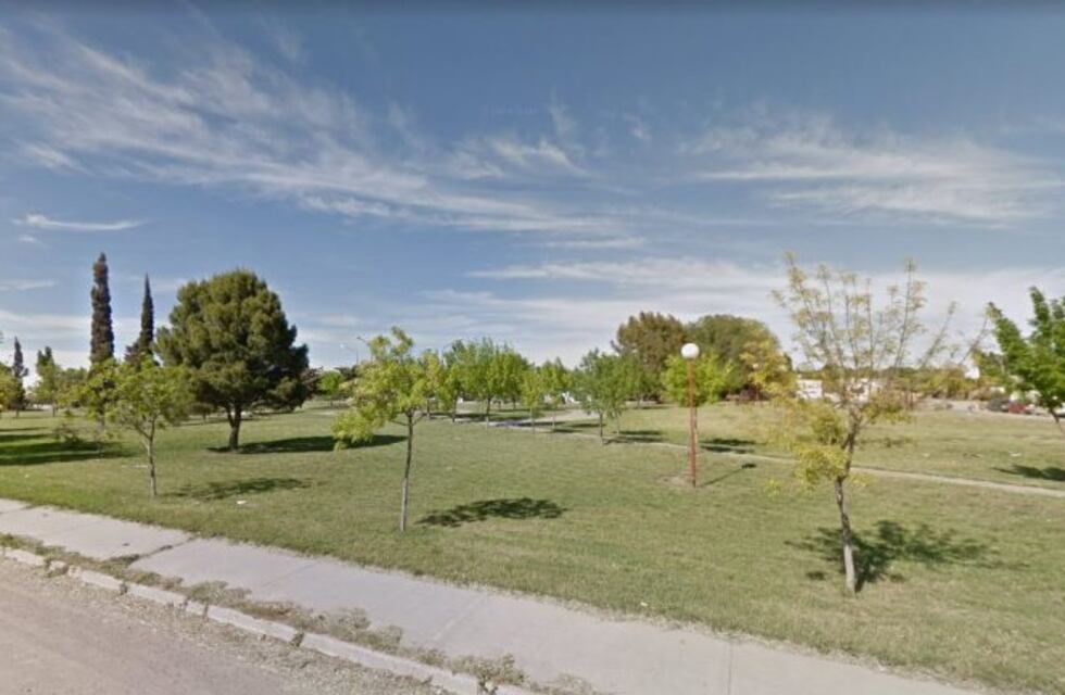 Realizan graves destrozos en una plaza de Viedma