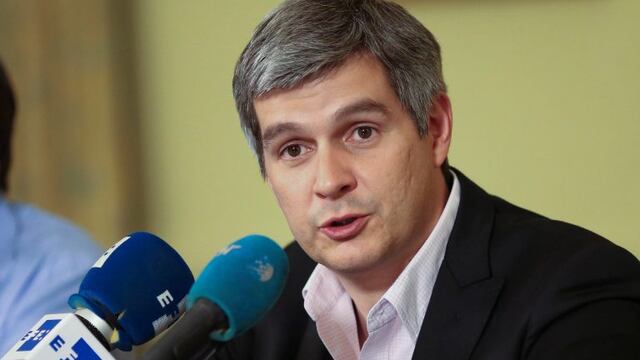 BAS33. BUENOS AIRES (ARGENTINA), 07/12/2016.- El jefe de Gabinete de ministros de Argentina, Marcos Peu00f1a (c), habla durante un encuentro con la prensa hoy, miu00e9rcoles 7 de diciembre de 2016, con motivo del primer au00f1o de gobierno del presidente Mauricio Mac